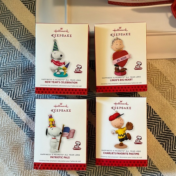 *Peanuts 12 Months of Fun* Collection - Picture 4 of 14